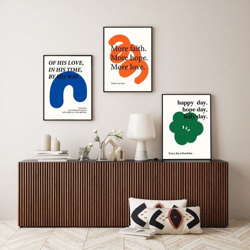 家居物品包括装饰画，祷告垫，地垫，冰箱贴，装饰品等