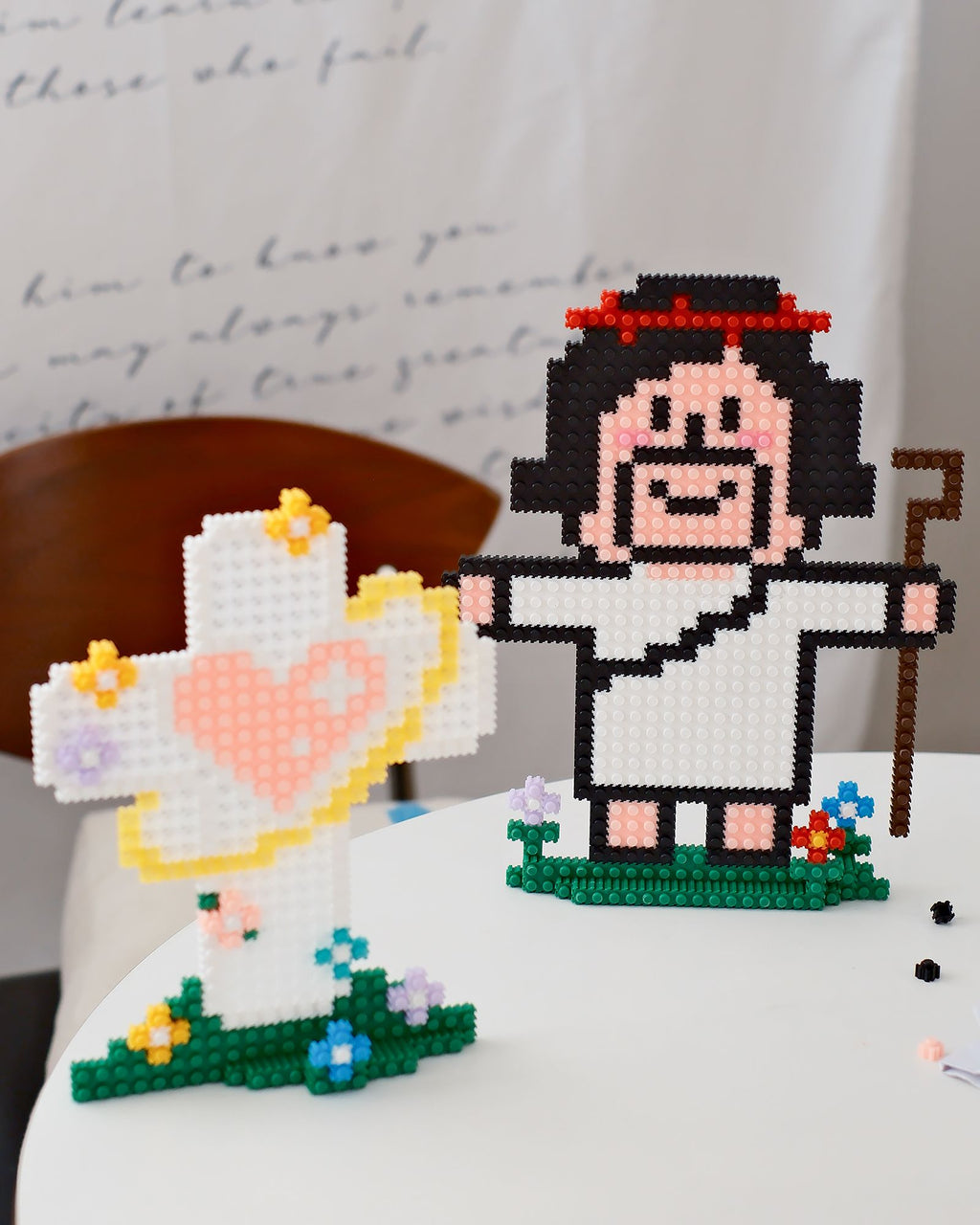 光盐生活馆原创卡通人物微颗粒积木拼搭摆件装饰益智解压游戏