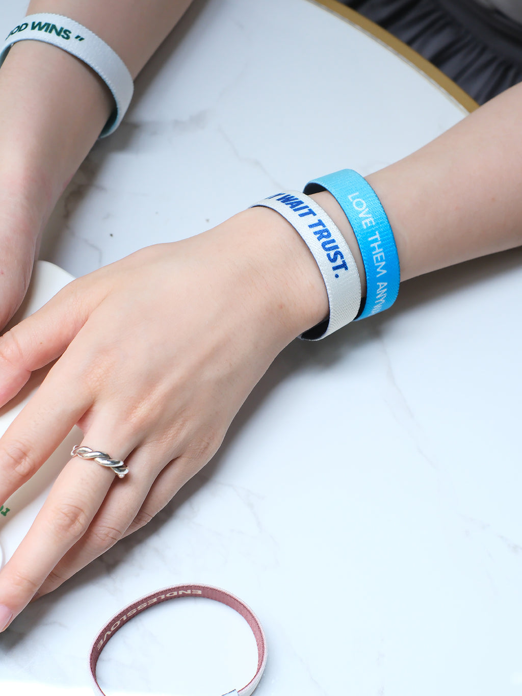 【双面手环】英文设计彩色涤纶高弹松紧手环双面图案手腕带大人儿童手环可滴驱蚊液