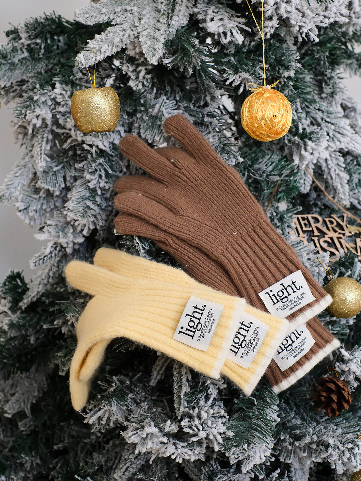 【手套】加厚加长冬季保暖软糯纯色绣标长款露指触屏护腕针织手套「握住光」