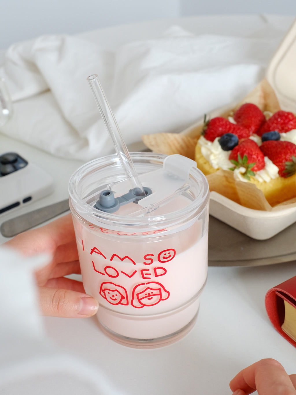 光盐生活馆简约线条插画带盖吸管玻璃杯情侣杯/彼此相爱 love one another