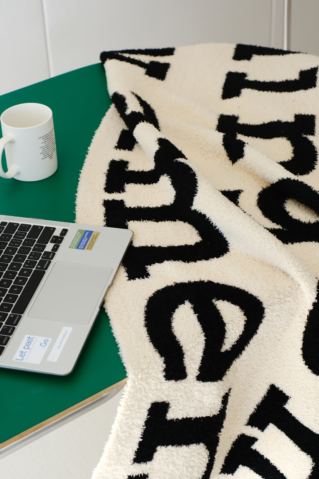 【半边绒毛毯】盖毯沙发毯空调毯简约字母风软糯四季通用