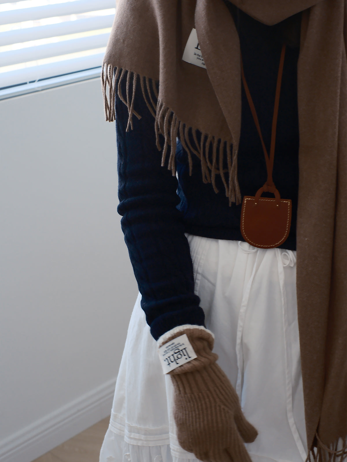 【围巾】冬季温暖超温柔围巾巨好搭新款纯色绣标围巾「祢是黑夜中的光」