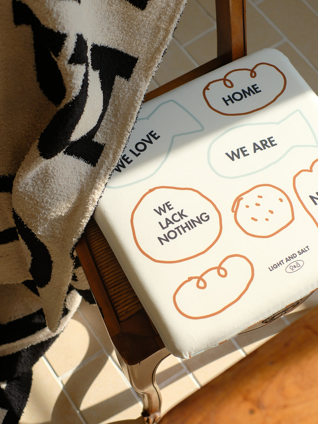 光盐生活馆原创彩色条纹记忆棉跪祷垫短毛绒坐垫多用途双面设计